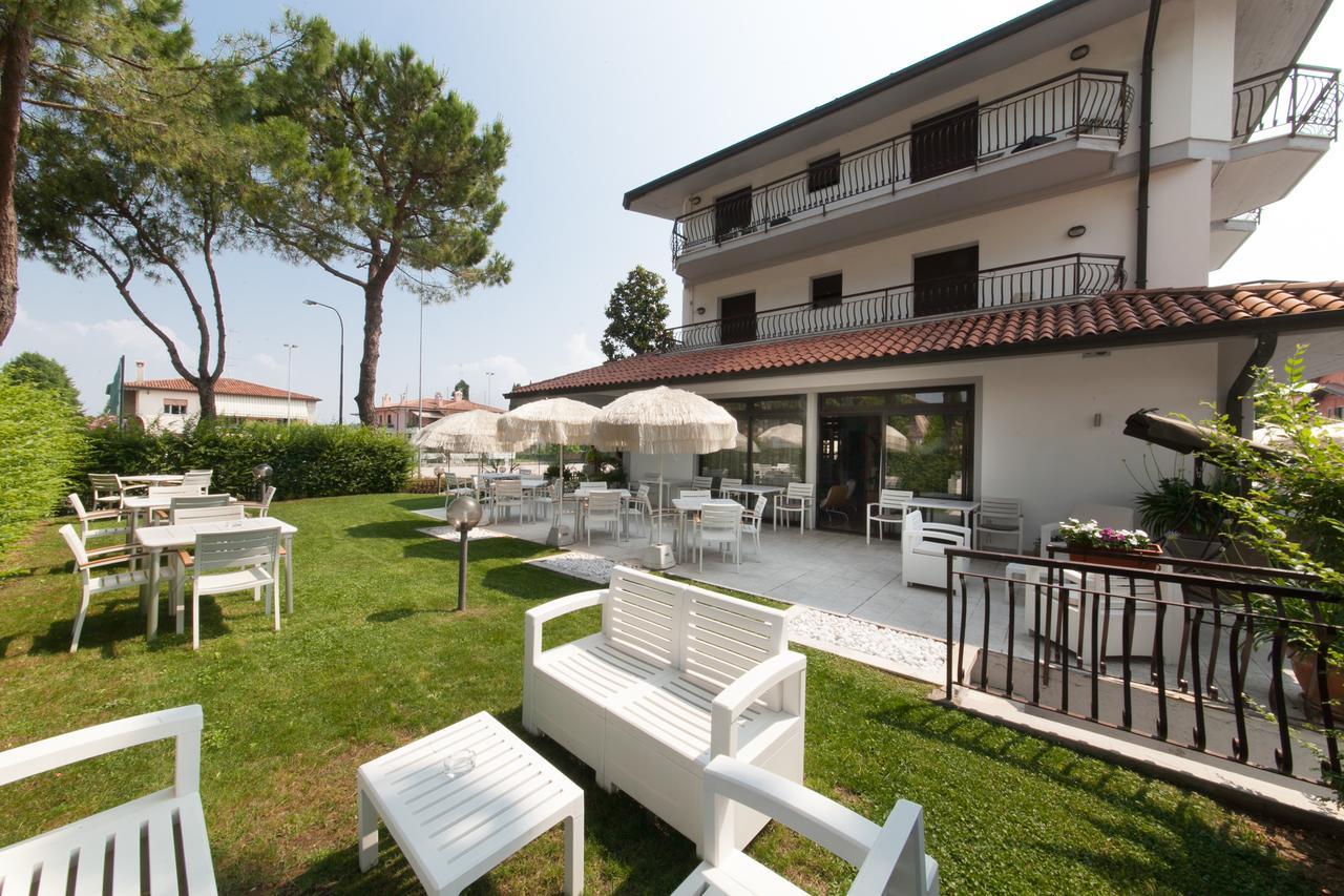 Hotel International Σιρμιόνε Εξωτερικό φωτογραφία