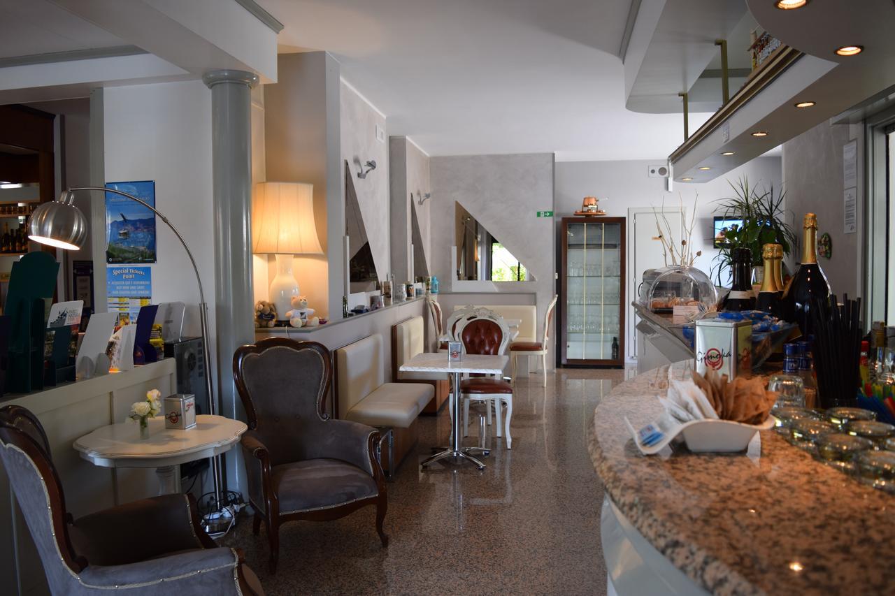 Hotel International Σιρμιόνε Εξωτερικό φωτογραφία