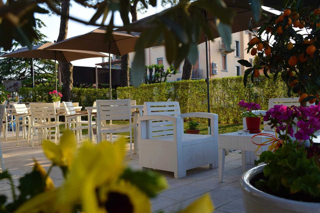 Hotel International Σιρμιόνε Εξωτερικό φωτογραφία