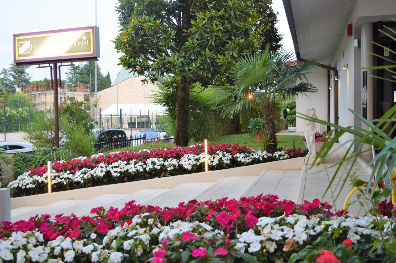 Hotel International Σιρμιόνε Εξωτερικό φωτογραφία