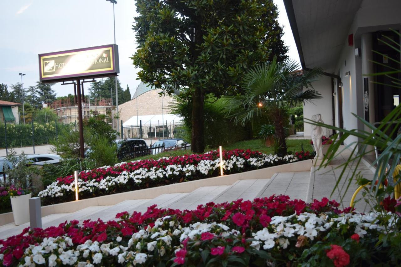 Hotel International Σιρμιόνε Εξωτερικό φωτογραφία